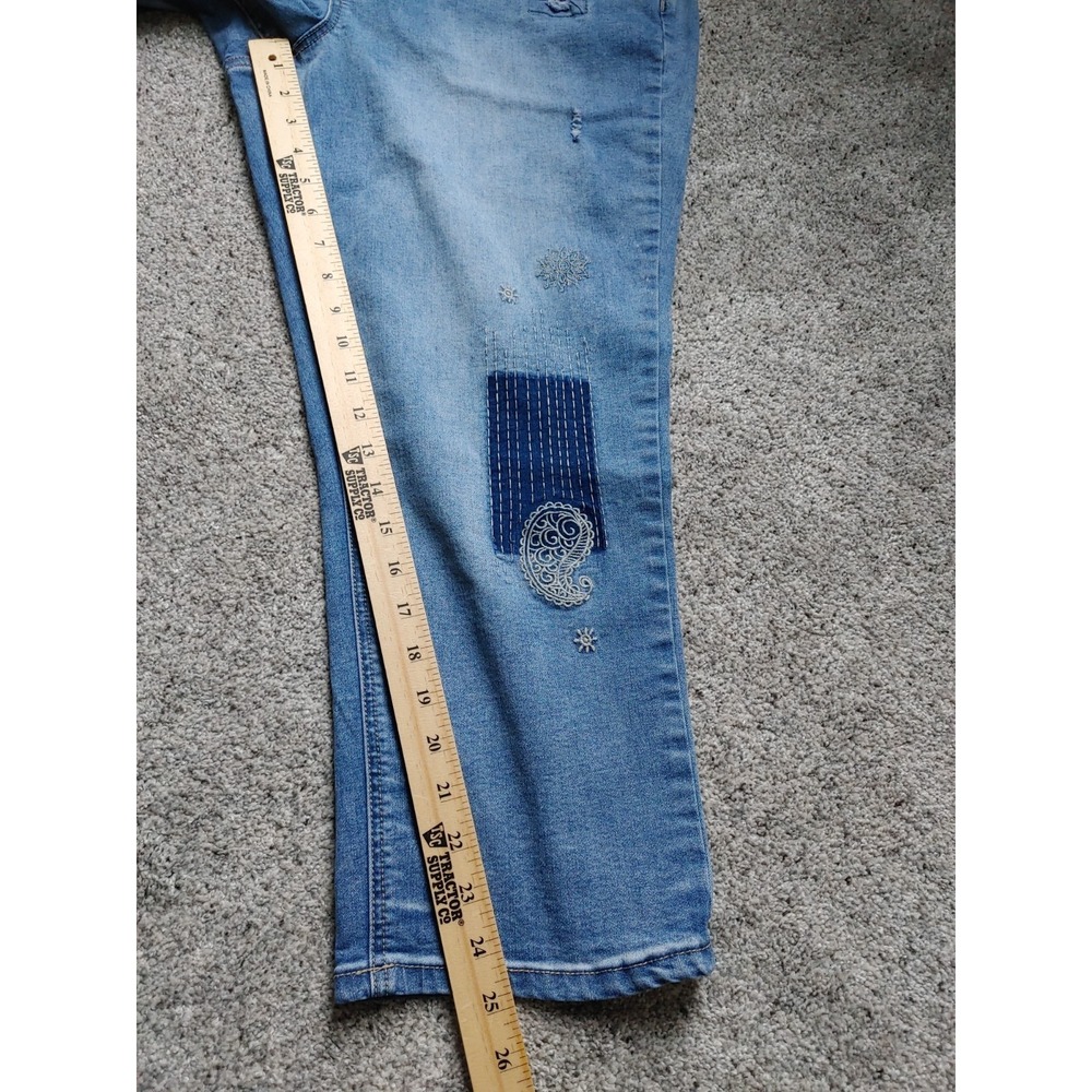 Cato Capri Patchwork Embroidered Denim Crop 16W Mid Boho Straight Leg Distressed - Picture 3 of 7